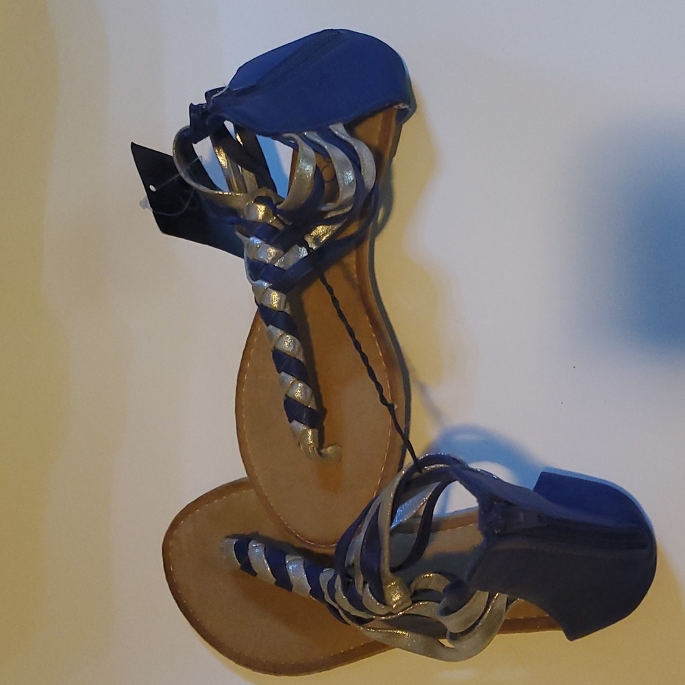 385 fifth NWT size 6 blue and silver sandals